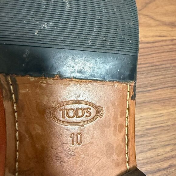 Tod’s Men’s Rust Suede Loafers. - Picture 7 of 7